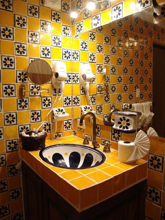 Casa Del Tio Hotel Boutique San Miguel de Allende Bilik gambar Bathroom in Morocco