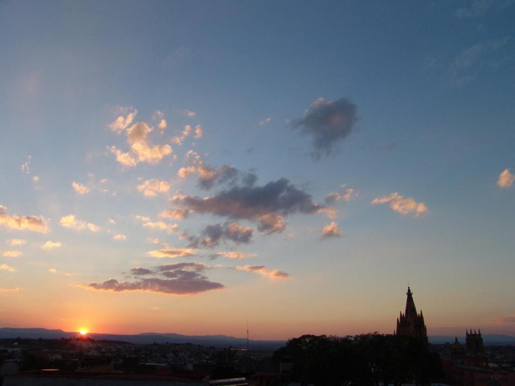 Casa Del Tio Hotel Boutique San Miguel de Allende Luaran gambar Sunset over the city